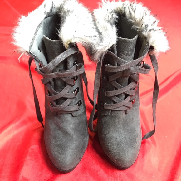 Gray suede boots - Picture 3 of 4